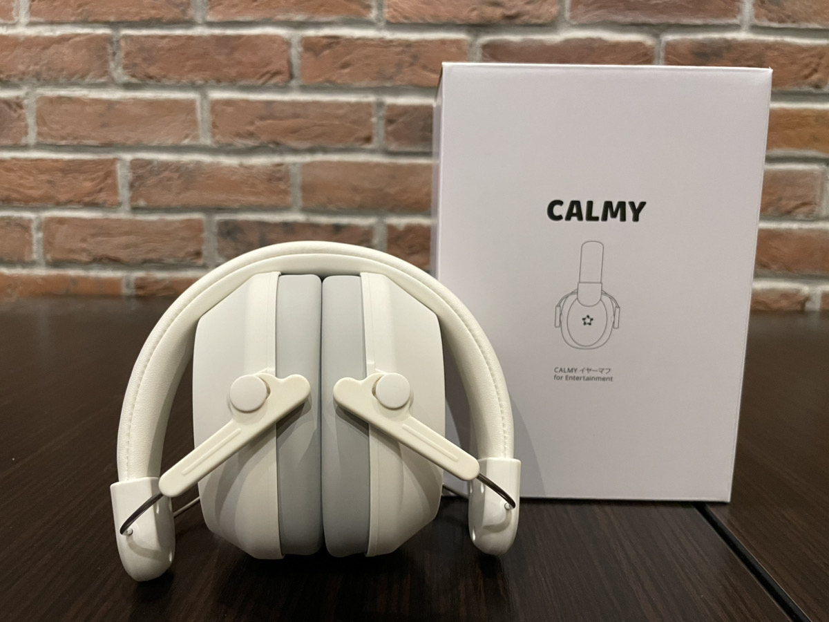 crystalroad2006's tweet photo. エンタメ用イヤーマフ『CALMY（カーミィ）』が完成しました！たくさんのご注文ありがとうございます。

カラーは、ブラウンとホワイトの2色。
どちらも日常の服装になじみやすい、おしゃれなデザインです。

おしゃれなイヤーマフを探していた方や、大きな音や騒がしい音が苦手な方にぜひ使っていただきたいです。

CALMYを、ここからたくさんの方に届けていきます！