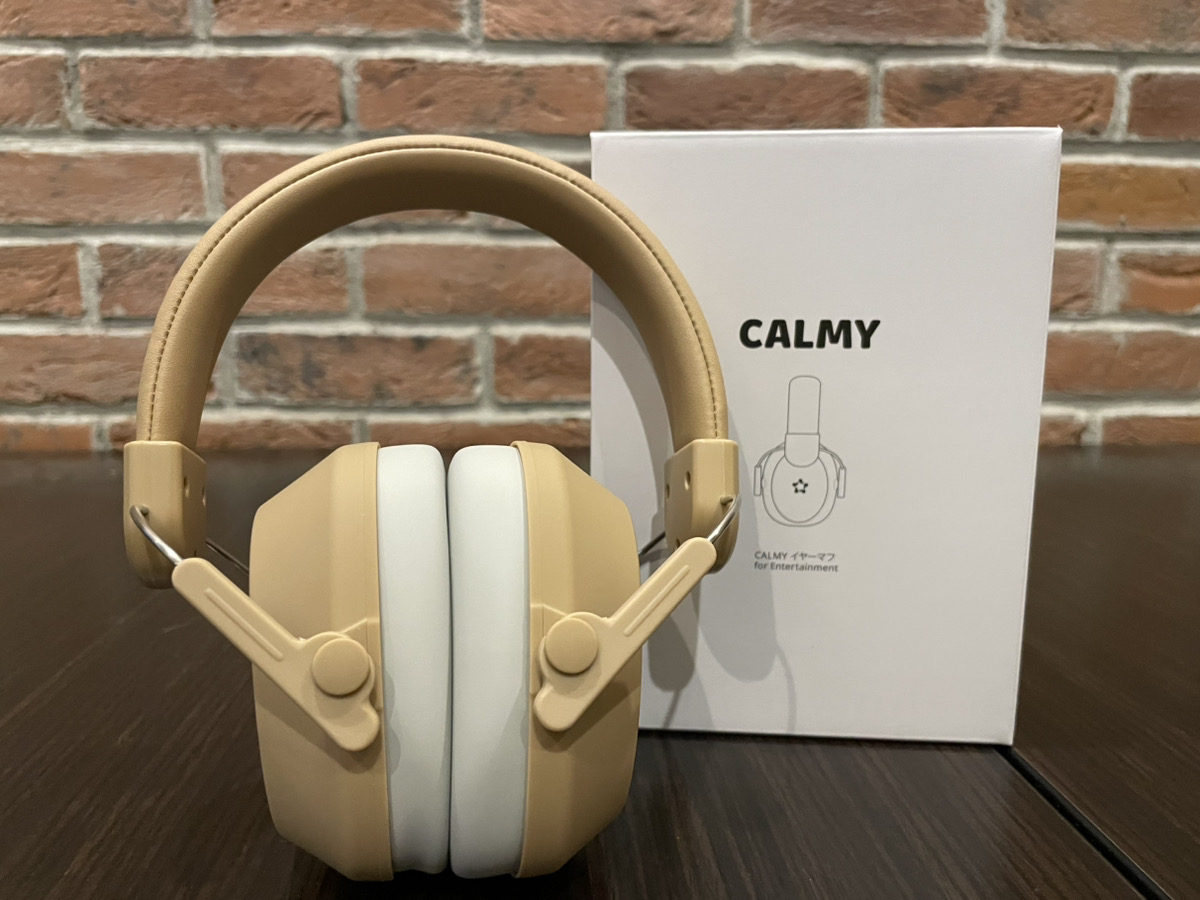 crystalroad2006's tweet photo. エンタメ用イヤーマフ『CALMY（カーミィ）』が完成しました！たくさんのご注文ありがとうございます。

カラーは、ブラウンとホワイトの2色。
どちらも日常の服装になじみやすい、おしゃれなデザインです。

おしゃれなイヤーマフを探していた方や、大きな音や騒がしい音が苦手な方にぜひ使っていただきたいです。

CALMYを、ここからたくさんの方に届けていきます！