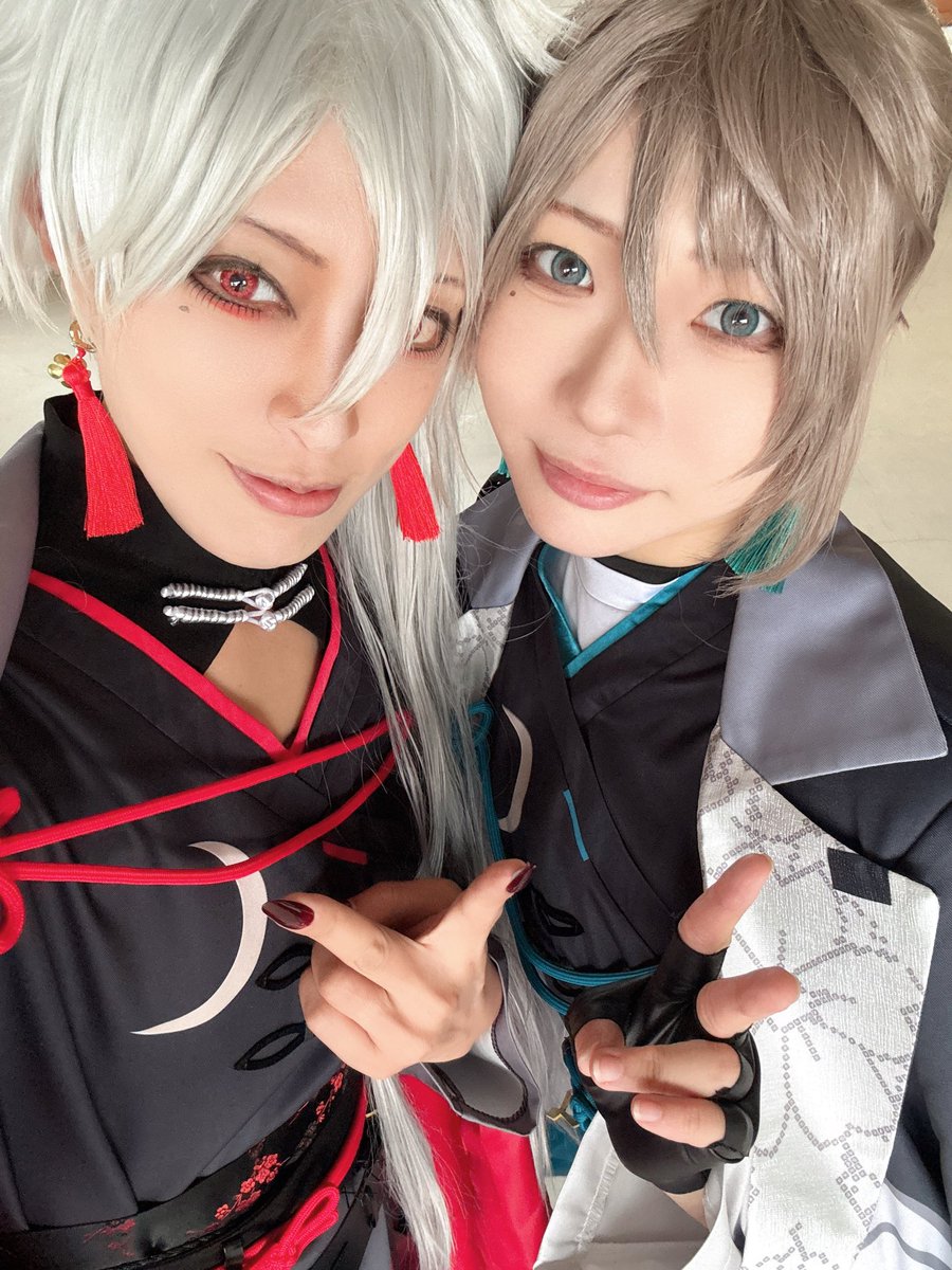 tomoHisa045cop's tweet photo. 今日はV最衣装の🎲🔫で撮影！！
天才カメラマン蒼ちゃんと
本日誕生日のてんてんと🎂

めっちゃ楽しかったー！！ https://t.co/Tjx61eDTaG