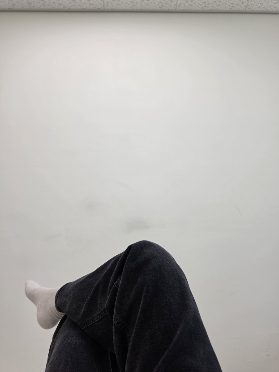 dotnimy's tweet photo. 혼자 일하면
좋은점 : 사무실에서 누워있음
나쁜점 : 계속 사무실에서 누워있음 https://t.co/pYBC17E61F