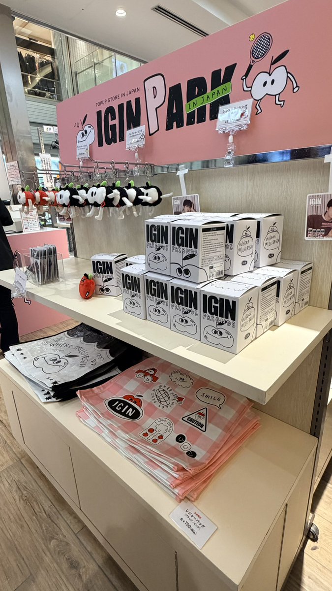 BU_bu_Cushon's tweet photo. IGIN ポップアップストア名古屋行って来た🍎
並んでる間にIGINの試香紙にフレグランスをシュッてして配ってくれたからついつい買っちゃった( *¯ ꒳¯*)ｸﾝｸﾝ♡♡
名古屋会場は凄く狭いけど気付いたら1時間滞在してた！
少人数ずつ入れてもらえるので早目に到着したら会場へGO✊
#IGIN  #jin https://t.co/E8gqBy97vN
