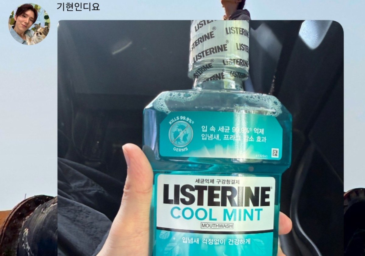 myham_1122's tweet photo. 내가 모르는 것 : 우리 엄마아빠 현재 뭐하는지

내가 아는 것 : 몬스타엑스 메인보컬 유기현이 호흡기 검사 하러 갔다가 후 부는 검사랑 진료 완료하고 피 뽑앗는데 작은 거 2통 뽑았고 진료 결과 컨디션 ㄱㅊ고 병원 나와서 약국 갔고 약국에서 약 쇼핑했고  비판텐 써봣었지만 너무 광범위하게 써서 어디다 쓰는지 콕 집어서 말해주기 뭐하고 밥은 안 먹었지만 회사에서 견과류 봉지에 들어있는 거 먹긴 했고 내일 촬영있어서 오늘 한끼 먹어야함. 집 갈라고 우버 잡는 중이고 지금 우버 타서 출발했고 오늘은 이대로 스케줄 없이 쉰다고 함 그리고 약국 간 김에 쿨민트 리스테린 샀고  리스테린 크기는 제일 큰 크기 샀다고 대답해줌. 그리고 치약은 colgate!!! 쓰고 있고 그게 제일 깔끔해서 좋다고 함. 그리고 의사 선생님이 환기 시켜야하는데 외부에 미세먼지 많을때는 밤이나 새벽에 5분정도만 하면 된다고 했다함. 왜냐면 낮보다는 밤이나 새벽에 미세먼지가 많이 가라 앉는다는 꿀팁을 전수해주셨다고 함.