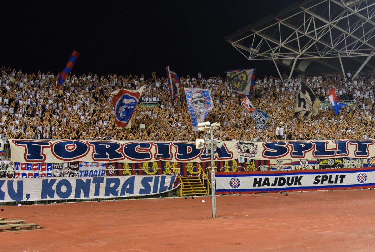 ultras1899_'s tweet photo. Hajduk Split - Pafos FC : la bâche de la #TorcidaZagreb de nouveau visible dans le #Poljud, après sa réapparition pour la première fois depuis plusieurs mois, lors du déplacement à Žilina, le 16 juillet #TorcidaSplit #ultras #torcida1950 #Hajduk Ligue Europa Q2 (23.07.26) https://t.co/4sHkbqKMQW