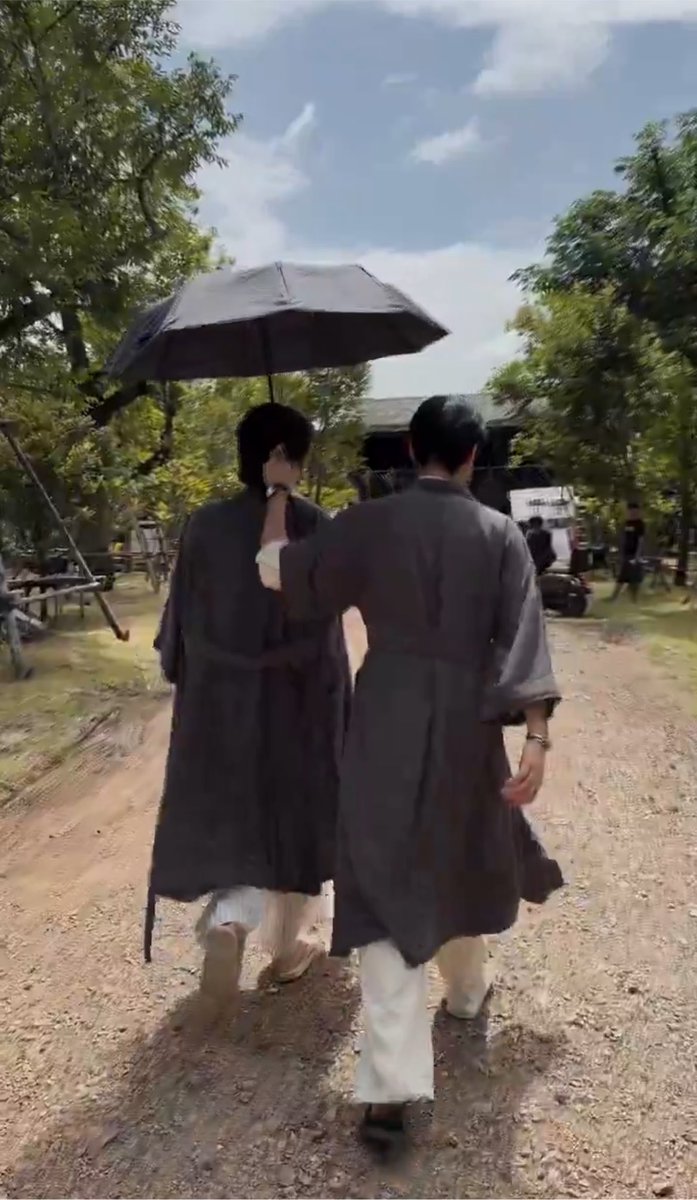 flowerknows614's tweet photo. ร่มบังพี่เก่งกี่โมงนะ 

#เขมจิราตอนพิเศษถ่ายละเด้อ https://t.co/01JinPhY0T