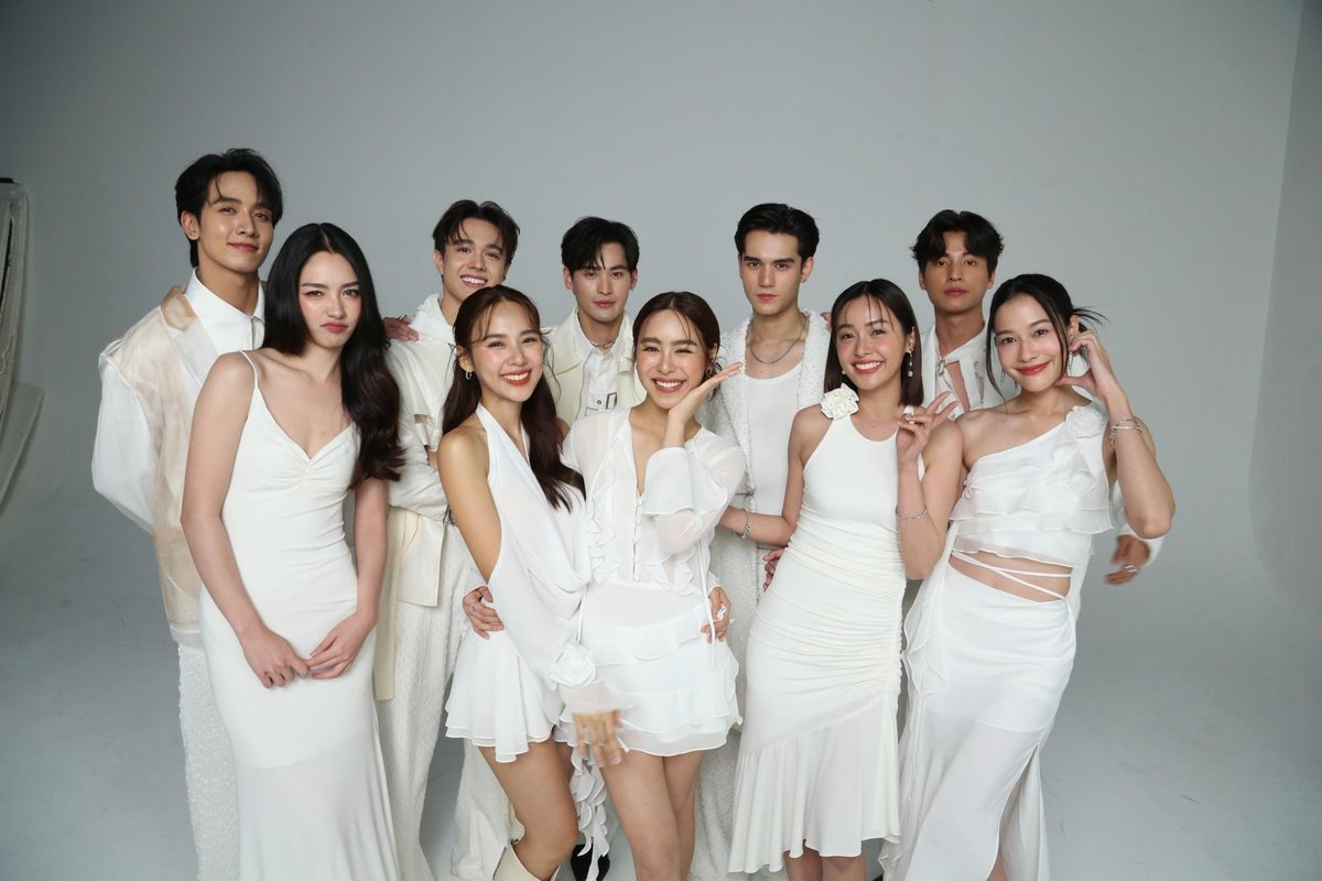 1inablueM's tweet photo. Best squad everrrrrr🌟 https://t.co/8NorauhGpw