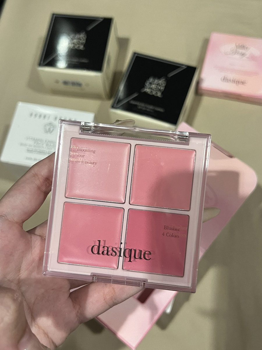 Ruczk_'s tweet photo. Dasique Milky Berry Shadow Palette 
💖500💖 https://t.co/0d3k745Dj8
