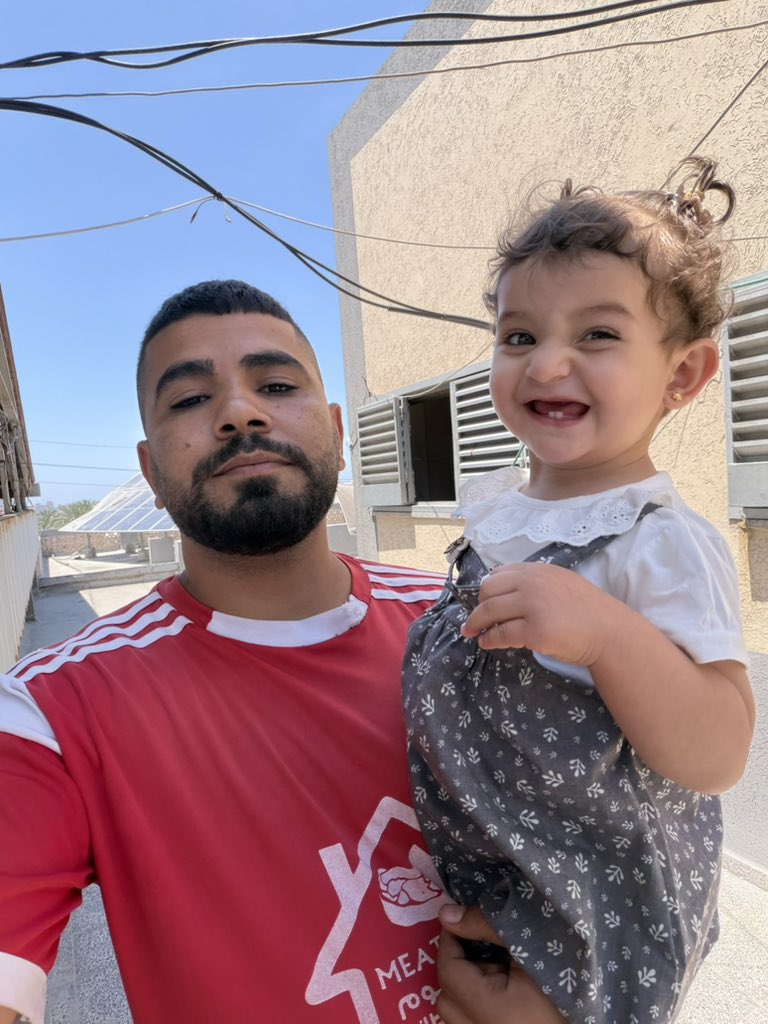 ahmadmaher_95's tweet photo. Don’t ever forget: the ONLY difference between you and the people of Gaza is geographic luck. Nothing else.

3 replies — even dots or 🇵🇸— can break the algorithm

Help if u can 🥺 🙏 
https://t.co/3rdaDxPNfI https://t.co/nLSvMxerM5