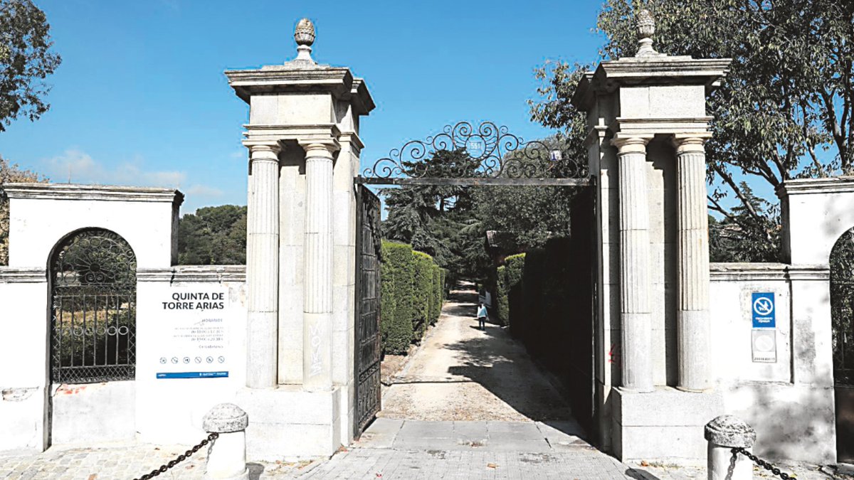 BancoDeEspana's tweet photo. 🏛️ El Banco de España recuperará el Palacete de la Quinta de Torre Arias con la puesta en marcha del proyecto educativo Espacio Eureka y un Centro de Formación.

📚 Espacio Eureka es una iniciativa para promover la educación económica y financiera de forma accesible y atractiva, con especial atención a los jóvenes en edad escolar.

🌳 La cesión del espacio es por 75 años y se circunscribe a los edificios principales de la finca, mientras que los jardines seguirán abiertos al público.

🤝 Además, el Banco de España asumirá la conservación de elementos del entorno, la mejora de la accesibilidad y la recuperación de algunos inmuebles de la finca.

Más info ➡️ https://t.co/KrdJy0pCAz 

#bdeEducaciónFinanciera