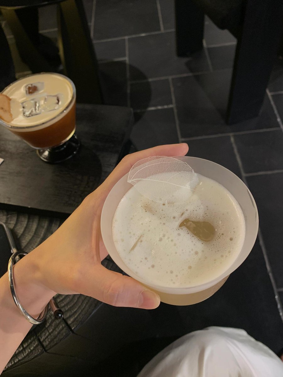 Mo313095ng's tweet photo. I managed to squeeze in some time to visit the exhibition! The exhibition hall was so beautifully designed! After the exhibition, I had a lovely cup of floral tea to relax. https://t.co/PQu6Ar9Pax