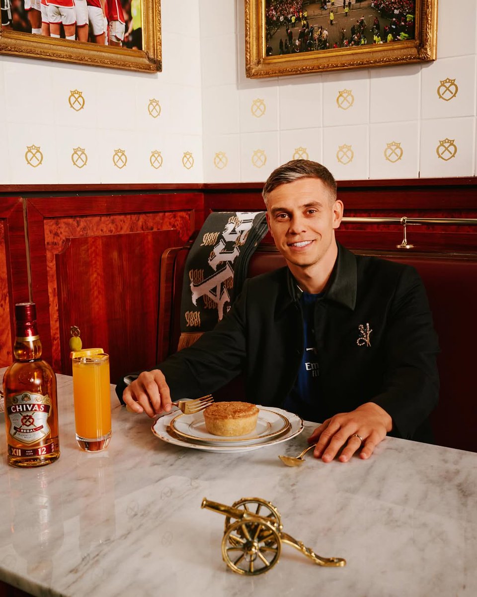 afc_cat's tweet photo. Leandro Trossard, an Arsenal legend

his goal against West Ham has already become a iconic moment https://t.co/6qgJqB2mhm
