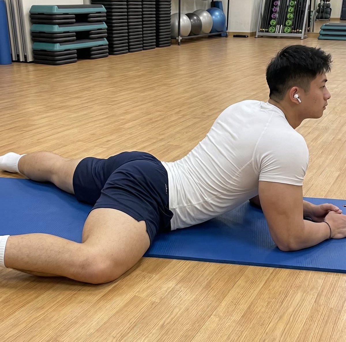 chounizadi2021's tweet photo. 【粉丝投稿】谁知道这个是谁，知道的社交账号的请私信。第一个私信开门的可以免费寻人。（发帖寻人收费🧧，vpn不稳定，寻人/征友/买男性用品加个人VX（SYLjiankang2023），注明来意否则不通过） https://t.co/t7GktV7w4C