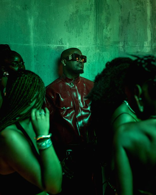 thebeat999fm's tweet photo. #TheMorningRush with @Osi_Suave and @DRealEve

NP: I Can't Look Away - @PeterPsquare 

Listen live - https://t.co/N5Y3l9iAOA https://t.co/rkowvh6rkl