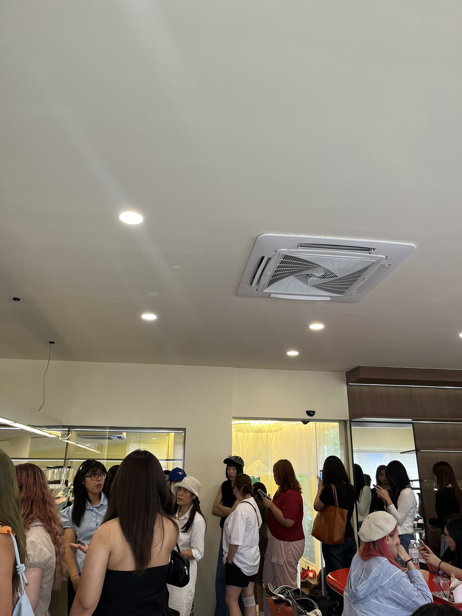 MixOfficialFC's tweet photo. ขอขอบคุณแฟนคลับทุกท่านที่มาร่วมกิจกรรม “Mixxiw’s Birthday Cafe” ☕️ ด้วยนะคะ ขอบคุณทุกการซัพพอร์ตและขอบคุณสำหรับของขวัญทุกชิ้นที่ตั้งใจมอบให้มิกซ์จิ๋วในวันเกิดปีนี้ด้วยน้า ดีใจที่เห็นทุกคนมาเช็คอินถ่ายรูปสวย ๆ ชิมเครื่องดื่มและของหวานแสนอร่อย ขอบคุณมาก ๆ เลยนะคะ 🙇🏻‍♀️♥️

ขอขอบคุณมิกซ์จิ๋วเจ้าของวันเกิด @wixxiws และขอบคุณสำหรับสถานที่จัดงานสวย ๆ จากร้าน “To be 'O'nest All day” ด้วยนะคะ เครื่องดื่มและขนมหวานอร่อยทุกเมนูเลยย ขอให้กิจการประสบความสำเร็จ รวย ๆ ปัง ๆ และเป็นร้านโปรดในดวงใจของใครหลาย ๆ คนเลยน้า ☕️✨

และที่สำคัญขอขอบคุณผู้ใหญ่ใจดี ทีมงานและแฟนคลับทุก ๆ ท่าน ที่ให้การซัพพอร์ตจนทำให้เกิดกิจกรรม “Mixxiw’s Birthday Cafe” ในปีนี้และทำให้เป็นอีกหนึ่งโอกาสให้ชาวส่วนผสมของมิกซ์มาร่วมฉลองวันเกิดมิกซ์จิ๋วอีกปีด้วยนะคะ 🙏🏻🤍

𖦆 ⟨  #MixxiwBloomingWishes  ⟩ 𖦆 🪷

@wixxiws #mixxiw ♡ 
𖥦 #ส่วนผสมของมิกซ์