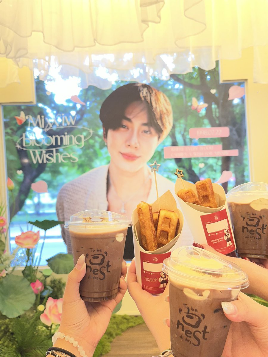 MixOfficialFC's tweet photo. ขอขอบคุณแฟนคลับทุกท่านที่มาร่วมกิจกรรม “Mixxiw’s Birthday Cafe” ☕️ ด้วยนะคะ ขอบคุณทุกการซัพพอร์ตและขอบคุณสำหรับของขวัญทุกชิ้นที่ตั้งใจมอบให้มิกซ์จิ๋วในวันเกิดปีนี้ด้วยน้า ดีใจที่เห็นทุกคนมาเช็คอินถ่ายรูปสวย ๆ ชิมเครื่องดื่มและของหวานแสนอร่อย ขอบคุณมาก ๆ เลยนะคะ 🙇🏻‍♀️♥️

ขอขอบคุณมิกซ์จิ๋วเจ้าของวันเกิด @wixxiws และขอบคุณสำหรับสถานที่จัดงานสวย ๆ จากร้าน “To be 'O'nest All day” ด้วยนะคะ เครื่องดื่มและขนมหวานอร่อยทุกเมนูเลยย ขอให้กิจการประสบความสำเร็จ รวย ๆ ปัง ๆ และเป็นร้านโปรดในดวงใจของใครหลาย ๆ คนเลยน้า ☕️✨

และที่สำคัญขอขอบคุณผู้ใหญ่ใจดี ทีมงานและแฟนคลับทุก ๆ ท่าน ที่ให้การซัพพอร์ตจนทำให้เกิดกิจกรรม “Mixxiw’s Birthday Cafe” ในปีนี้และทำให้เป็นอีกหนึ่งโอกาสให้ชาวส่วนผสมของมิกซ์มาร่วมฉลองวันเกิดมิกซ์จิ๋วอีกปีด้วยนะคะ 🙏🏻🤍

𖦆 ⟨  #MixxiwBloomingWishes  ⟩ 𖦆 🪷

@wixxiws #mixxiw ♡ 
𖥦 #ส่วนผสมของมิกซ์