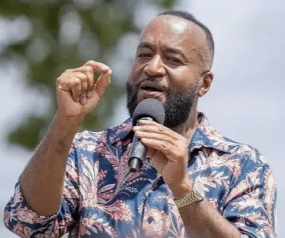 smutoro's tweet photo. SERIOUS QUESTIONS AS MINING CS Hassan Joho purports to “suspend” operations of Tata Chemicals Magadi Limited — Africa’s largest soda ash producer, Ksh10B+ enterprise, 1000+ jobs on the line.
🌻Years of “engagement” on royalties, beneficiation, CDAs — and suddenly an overnight shutdown order?
🌻Kenyans deserve clarity:
❓ Was due process under the Mining Act followed, or is this a unilateral CS fiat?
❓ Where’s the compliance timeline/notice trail?
❓ Who absorbs the cost when 1000+ families lose income overnight?
❓ Is this genuine enforcement — or leverage for something else?
🌻Regulatory compliance matters. So does regularity of process. You don’t fix non-compliance by creating a jobs crisis and investor panic
🌻Is it kickbacks that he wants? 
#Magadi #MiningAct #Kajiado @joelenku