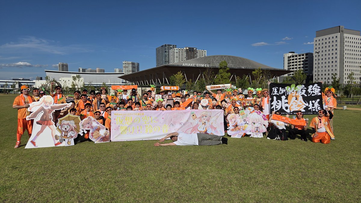 oshigoto_miyasi's tweet photo. ねねちへ🍑🥟
ソロライブ応援企画として応援横断幕を作成しました。多くのねっ子に協賛してもらって、モモノネの歌のように桃の花が咲き誇る中、鈴の音を響かせるねねちのイラストの横断幕です。ステキなライブになるよう、全力で応援します！！
#ねね超開花
#桃鈴ねね
#ねねちに届け応援横断幕 https://t.co/LClZrYYOvw