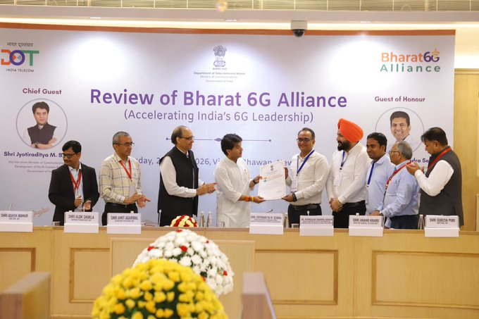 CBC_Chandigarh's tweet photo. @iitrpr  and @_PECChandigarh , Chandigarh were felicitated by Union Minister Shri Jyotiraditya M. Scindia for their outstanding performance under the 100 5G Use Case Labs Initiative of the Department of Telecommunications. 

#5G #DigitalIndia Threads 🧵 https://t.co/DRfudp8cPr