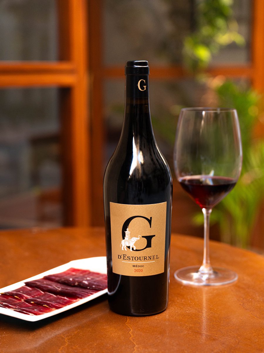 CalidoscopiVins's tweet photo. Cos d’Estournel es un icono entre los grandes châteaux de Bordeaux. G d’Estournel 2020 es el tercer vino de la bodega, elaborado con un 90% de merlot y un 10% de cabernet sauvignon. Un Médoc muy elegante y atractivo con un perfil equilibrado y con buenos taninos. #vinodelasemana https://t.co/ssJNtoO1W5
