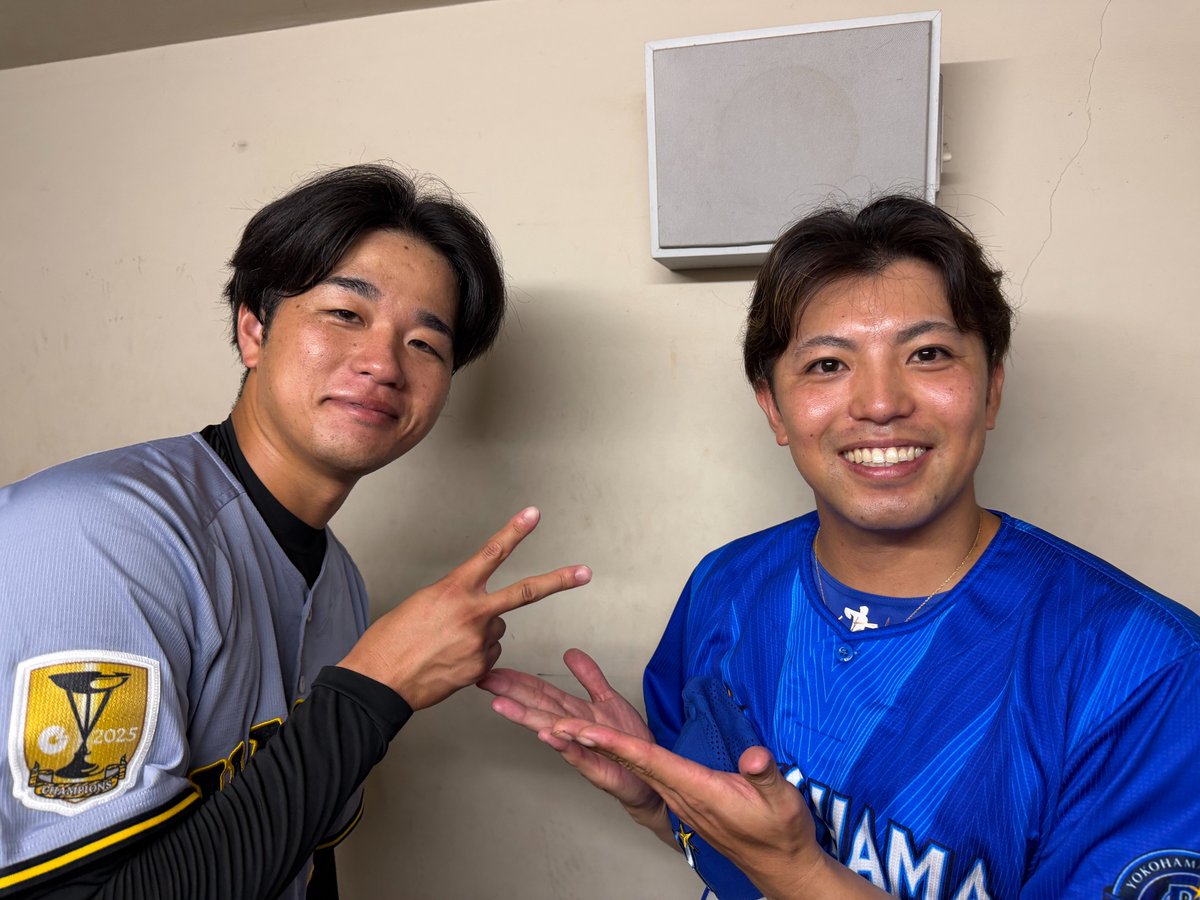 ydb_yokohama's tweet photo. 【マイナビオールスターゲーム2026 第2戦】

2回無失点の好投 #高橋遥人 選手を讃える #東克樹 選手👏

#阪神タイガース 
#オールスター
#baystars https://t.co/eExT4BKACS