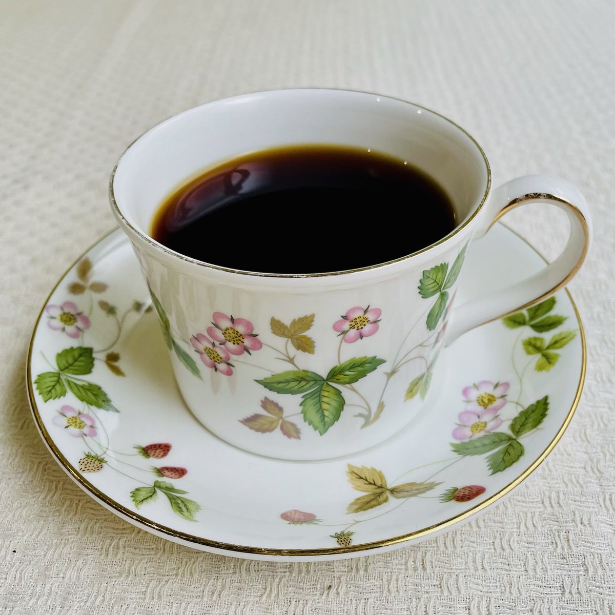 yane_to_kabe_'s tweet photo. 毎日のコーヒーを、もっと気軽に☕

屋根と壁のデカフェ定期便では、
その時おすすめのデカフェ2種類をお届けしています。

毎月1回・2ヶ月に1回から選べるので、
ご自身のペースで楽しめます。

安心して続けられるデカフェのある暮らしを。

詳しくはこちら▼
https://t.co/dwNMKWEJ1L https://t.co/gcdw0AXiUC