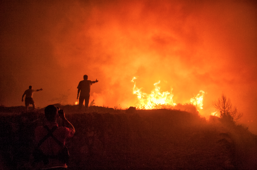 berwarnews's tweet photo. 🔥Şewata li Îspanyayê ji kontrolê derket!
📌Agir nêzîkî paytext Madrîdê dibe.
📌Bi hezaran kes terka cîûwarên xwe kirin.
🔗Detayên nûçeyê di Berwarnewsê de ye.
#SpainFires #Madrid #Berwarnews https://t.co/nSsnUpx6zR