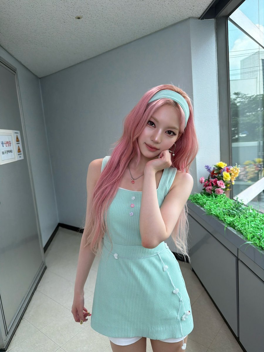 crewaisa's tweet photo. @crewoliviaa OMO— 😳 mau dong.. aku udah pake rok mini nih! Siap dijemput atau kita ketemuan langsung aja? :3 https://t.co/uwqbz2HrEv