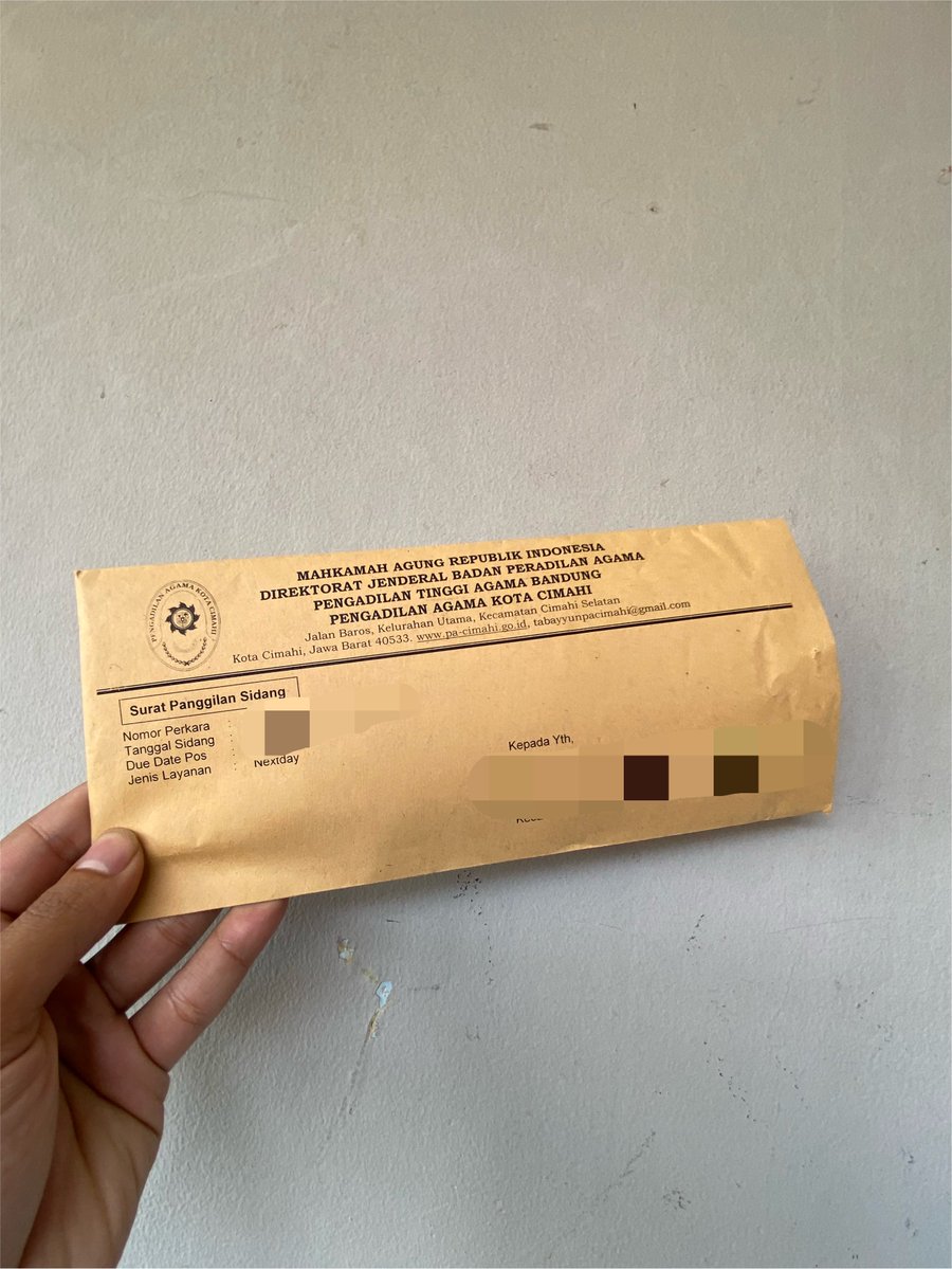 ketidurannnnn's tweet photo. Lg WFH tiba2 dapet surat dari pengadilan, kaget kirain aku mau ditangkep, ternyata harus milih mau masuk kartu keluarga siapa 🤗
#brokenhome https://t.co/lgLnpBJiyd