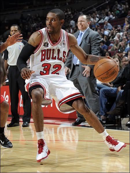 ParodyInsideEL's tweet photo. ⚫️⚪️ Fun fact:

CJ Watson isn’t the only guard to switch from No. 23 after moving to the Bulls

⏳Acie Law isn’t the only guard to move from Chicago to Belgrade

#KKPartizan #kkp #kkcz #paobc #olympiacosbc #euroleague #acb #FCBbasket #yellowlegacy #bczalgiris #fener #rmb #nba https://t.co/89sZDMTcFb