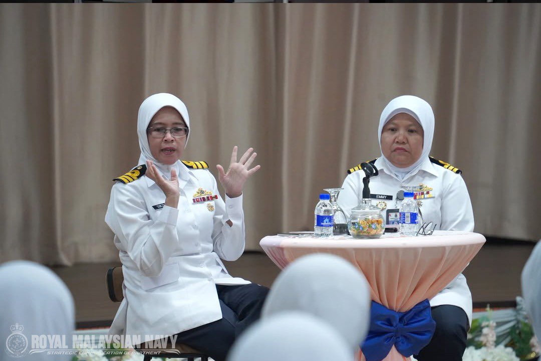 MkPLTLDM's tweet photo. HELWA Armada Barat menganjurkan Sesi Wacana Pegawai Wanita Armada Barat di Pangkalan TLDM Lumut sebagai platform perkongsian ilmu, dialog terbuka dan pemerkasaan kerjaya Pegawai Wanita TLDM.
#NavyUpdate #NavyPeople https://t.co/ZaWQ7ZSgfJ