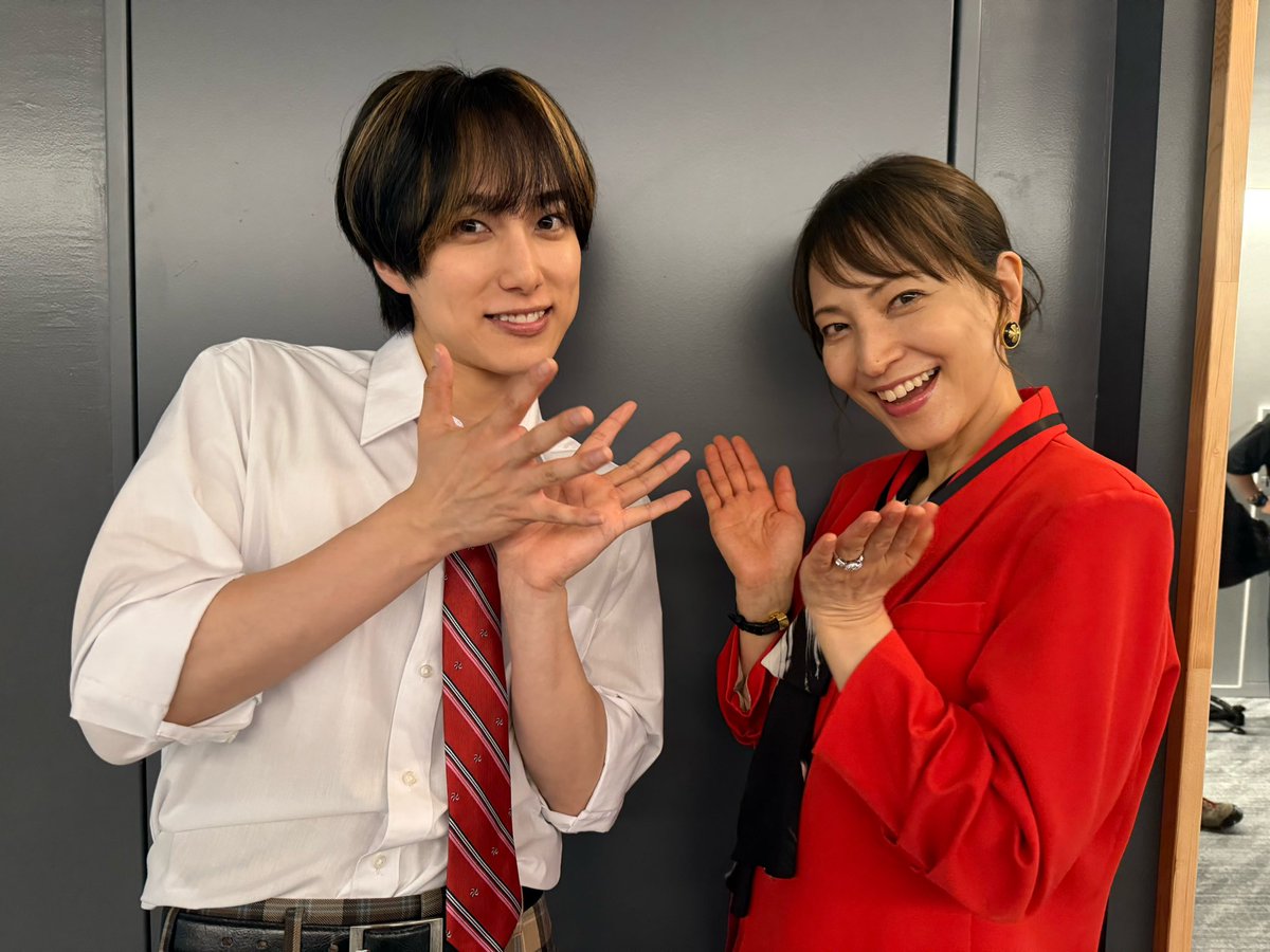 shinainaru_ytv's tweet photo. 🥀『#親愛なる夫へ 〜完璧な妻の嘘〜』

＼✨第4話 オフショット公開✨／

撮影の合間で📸

本編とはひと味違う
オフショットならではの姿をぜひご覧ください！

みなさんの“推しカット”も
ぜひコメントで教えてください🫶 https://t.co/9sdQNWRPMA