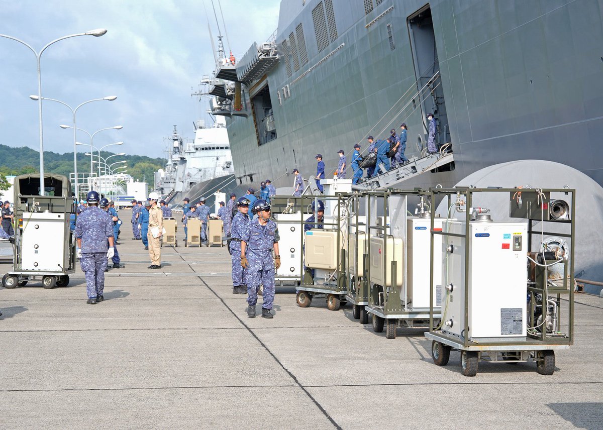 JMSDF_SDF's tweet photo. 艦艇・航空機スタンバイ完了。佐世保地方隊が全国から救援物資を搭載し被災地へ向け急行します。自衛艦隊は、国民のため全力で救援活動を実施中です。#命を守る #国民のために #陸から海から空から #令和８年熊本地震 https://t.co/mgHb2RKCDz