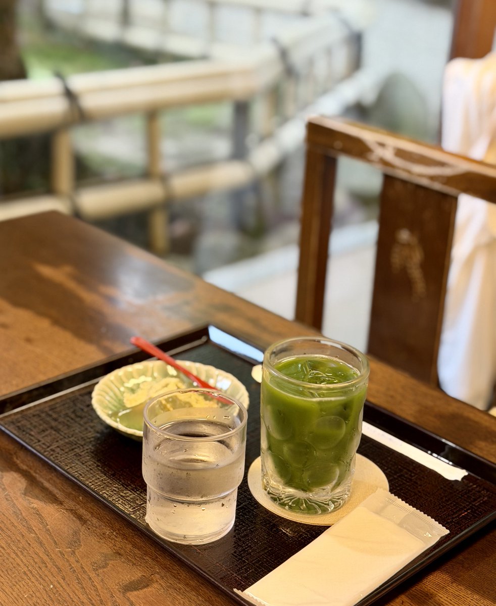 mint__lover's tweet photo. 더워서 들어간 찻집 
와라비모찌? 그렇게 다녔어두 처음 먹어봤어요
맛차소프트가 너무너무 맛있었던 https://t.co/GQvcWFm4Yo