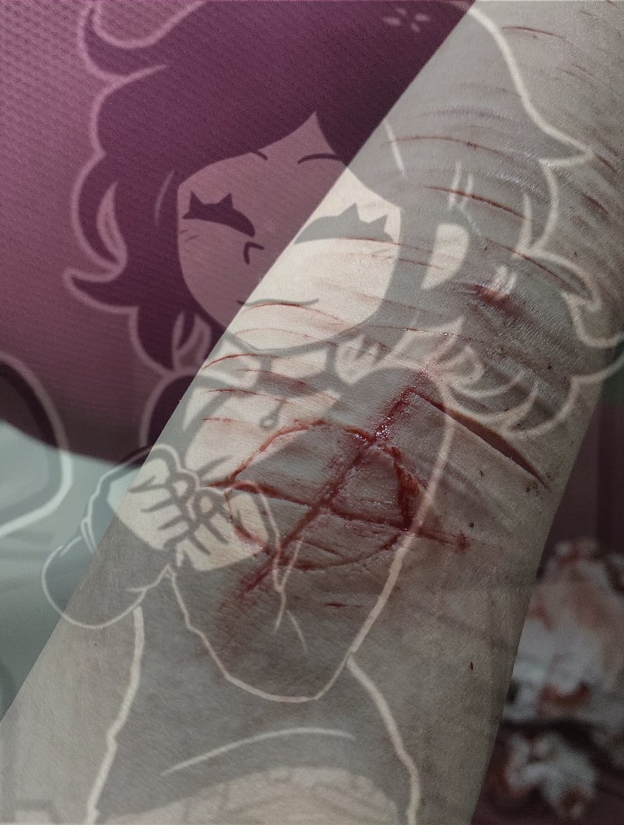 lilith0x's tweet photo. ‼️RE-UPLOAD‼️

I suck at carving sigh #shtwt

(ALL SFX MAKEUP, IT'S ALL FAKE - NOT REAL!!!)
PLEASE gng if you don't wanna see this just block me, don't report it..💔 https://t.co/FH5sRxtkF3
