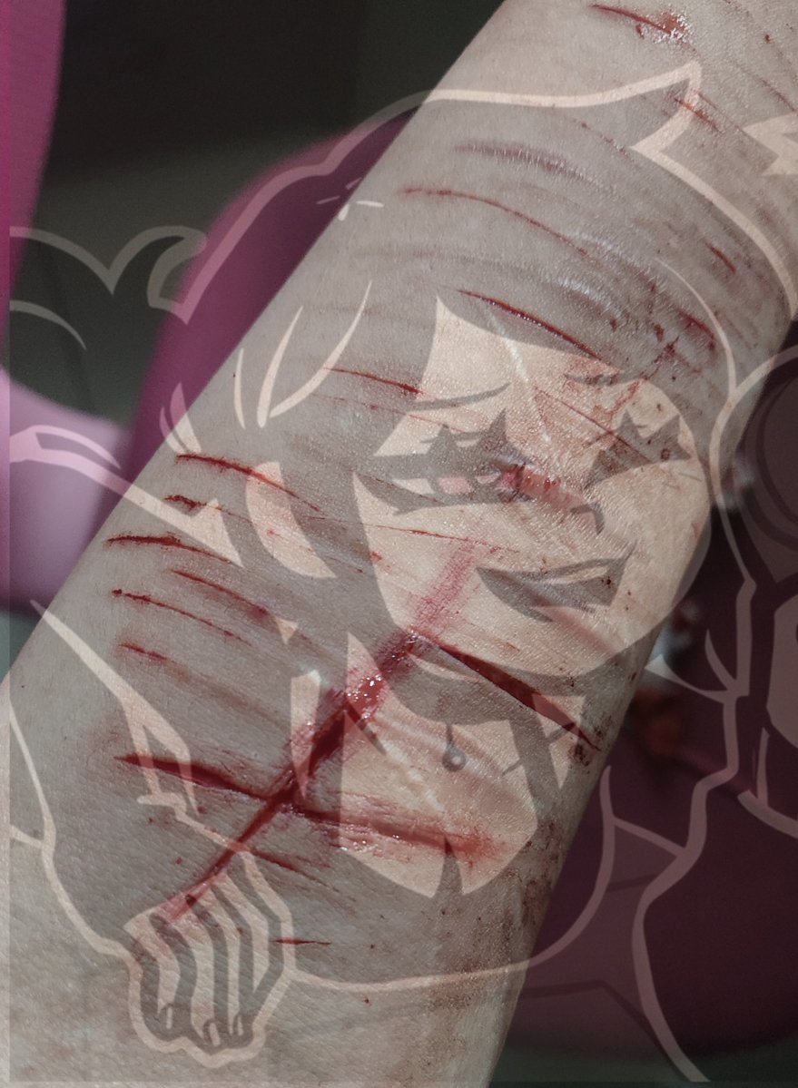 lilith0x's tweet photo. ‼️RE-UPLOAD‼️

I suck at carving sigh #shtwt

(ALL SFX MAKEUP, IT'S ALL FAKE - NOT REAL!!!)
PLEASE gng if you don't wanna see this just block me, don't report it..💔 https://t.co/FH5sRxtkF3