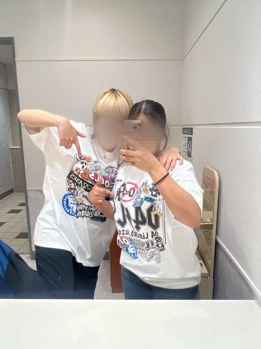 __04msc1's tweet photo. 念願のフォーリミコラボTシャツ作れました✨️ https://t.co/6g0gGfuQZA