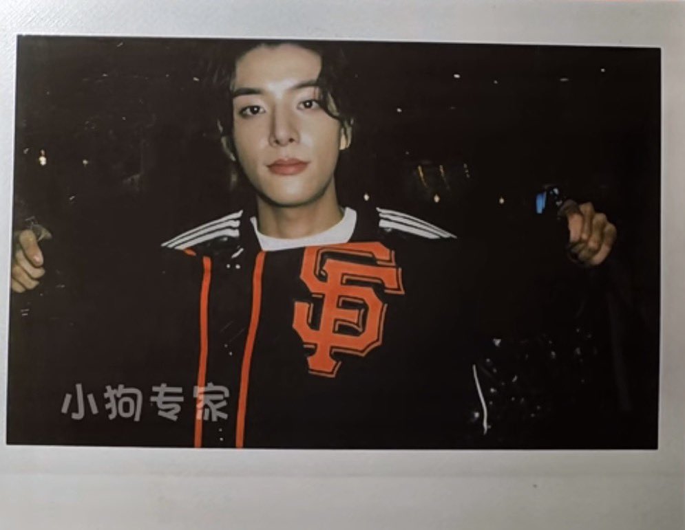sjydaiIy's tweet photo. OMG THIS JAKE POLAROID!? https://t.co/SrDrITAunk