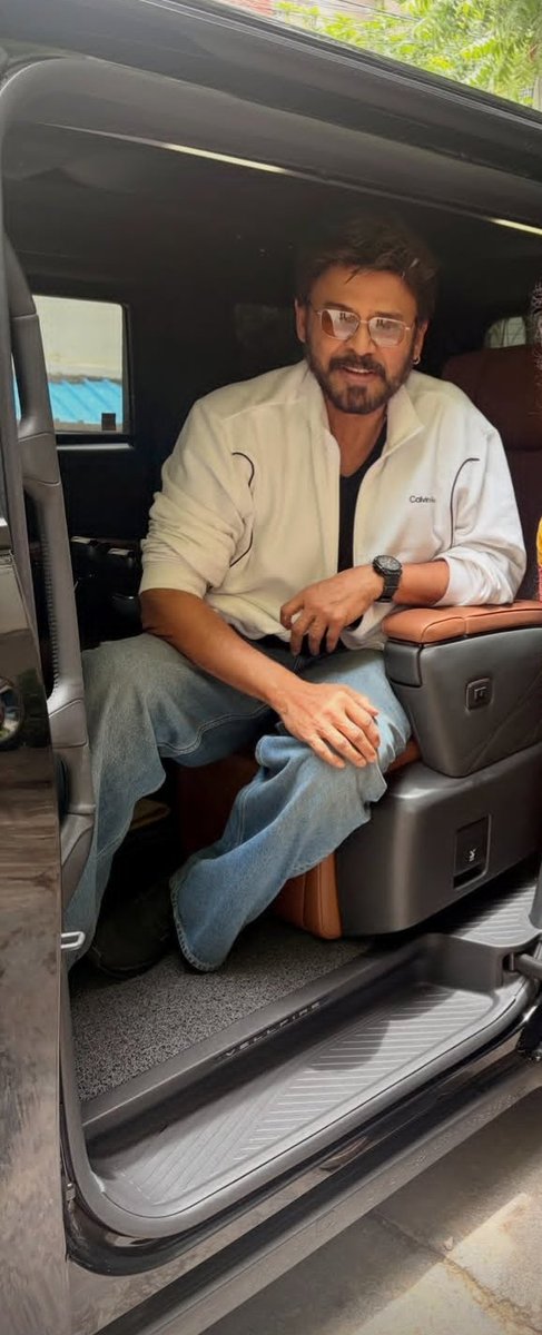 veerutherocker's tweet photo. Aaaat Venky sir looks😍😍

Venky sir neighbour posted in insta

Humble man @VenkyMama 👌 https://t.co/yZ0fcrsBrp