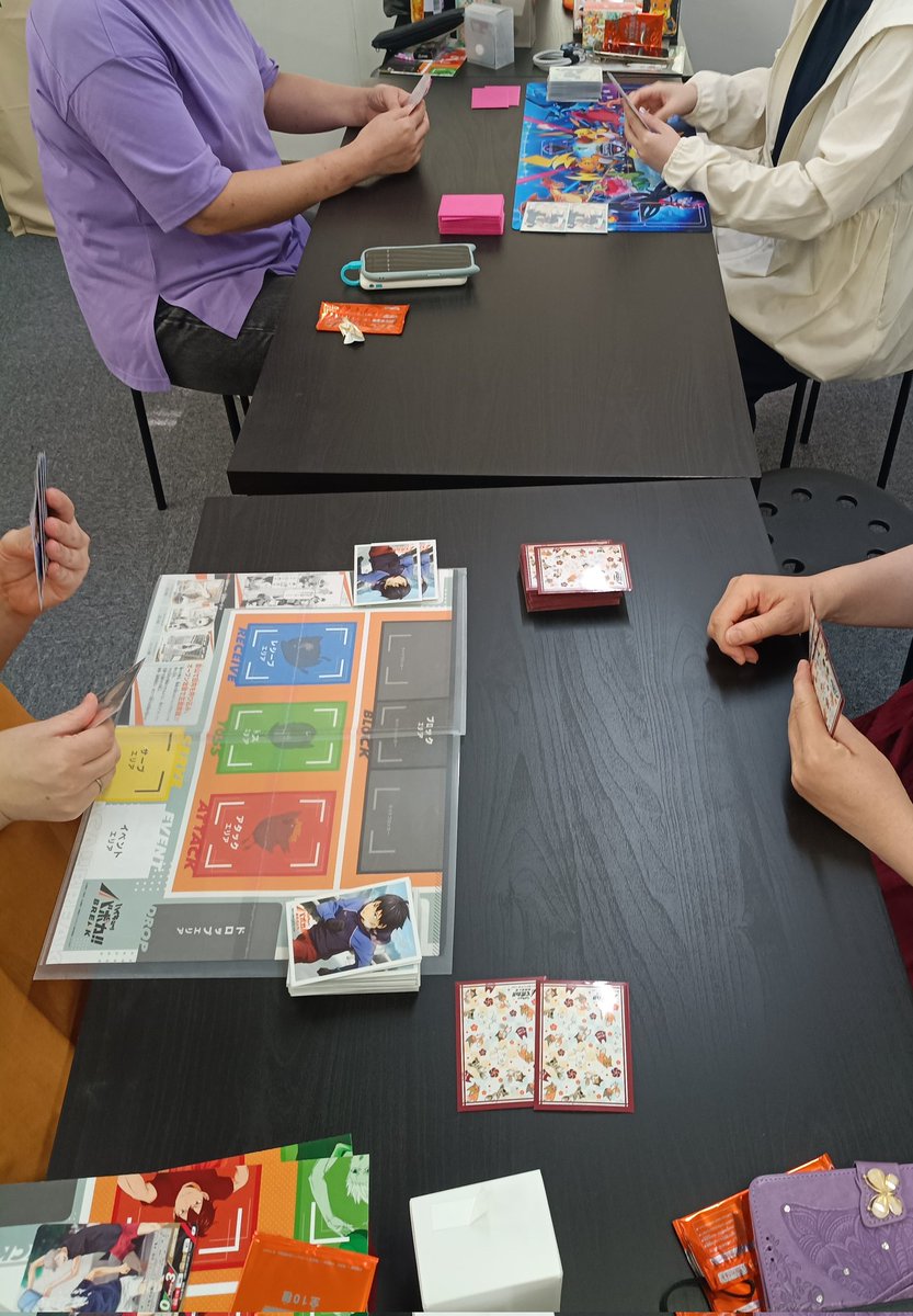 toreca_studio's tweet photo. ヴァイスシュヴァルツ、ショップ大会、参加者2名で開催しました。
またのご来店よろしくお願いします https://t.co/ROmMOTmtvT