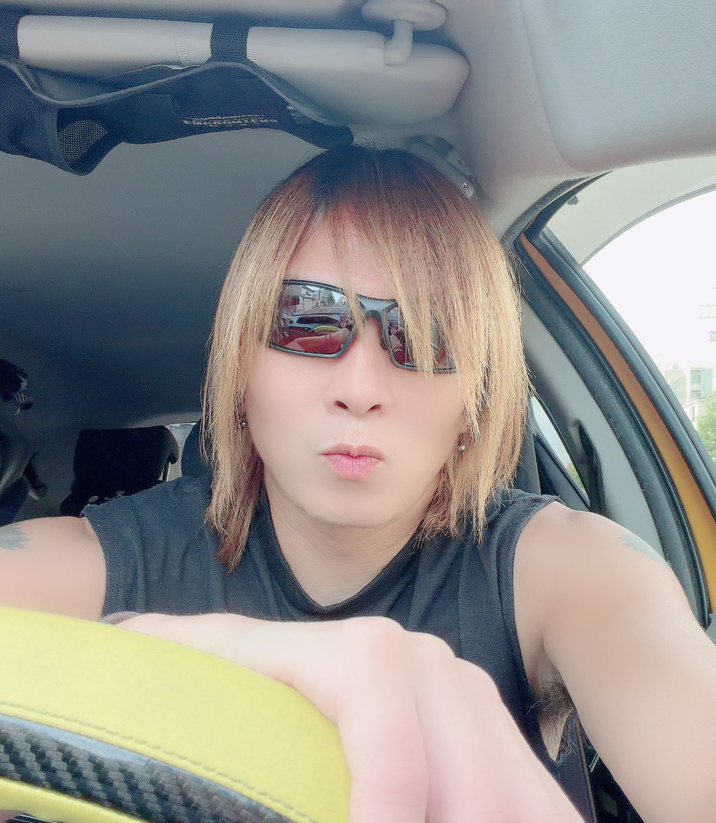 engellippe's tweet photo. 夕方でもまだ暑い今日この頃.°(ಗдಗ。)°. https://t.co/4W4vewoo1X