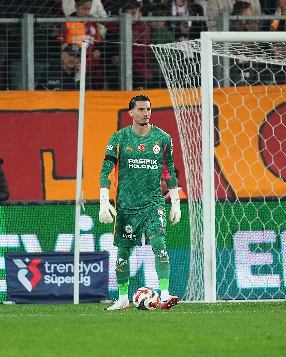futbolarena's tweet photo. Uğurcan Çakır: "Galatasaray'da mutluyum, buraya gelmek istemiştim. Şampiyonlar Ligi'nde kendimi göstermek, iyi performans sergilemek istiyordum. Trabzonspor'da başardıklarım ortadaydı. Galatasaray'ın beni tercih etme sebeplerinden biri buydu." (DHA) https://t.co/O4jUy0BfZg