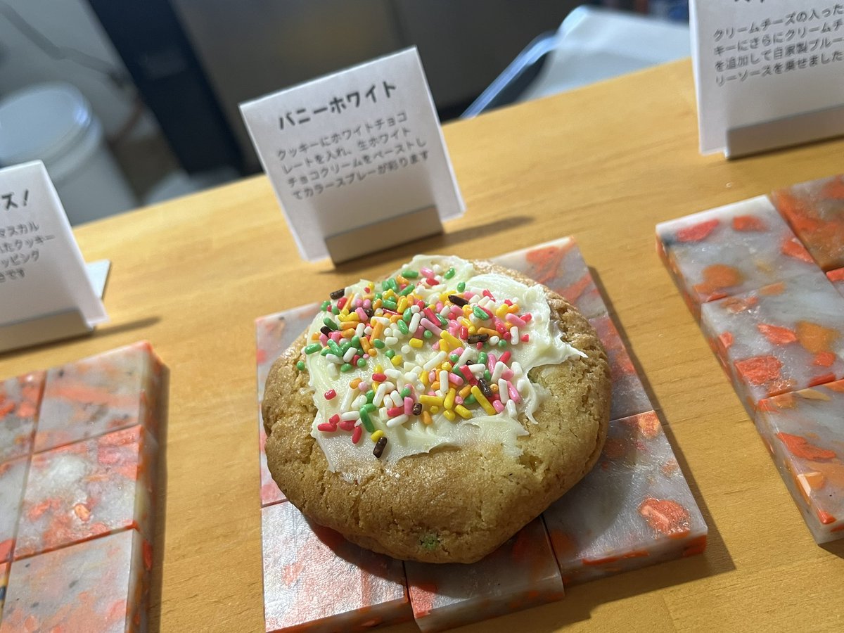 hirogotocafe's tweet photo. 26日に金城市場のすぐ近くにオープンした「HURRY BUNNY SAND」でテイクアウトしてから、ほぼお隣さんの「コーヒームテ」に寄る。 https://t.co/TB75YMXZS6