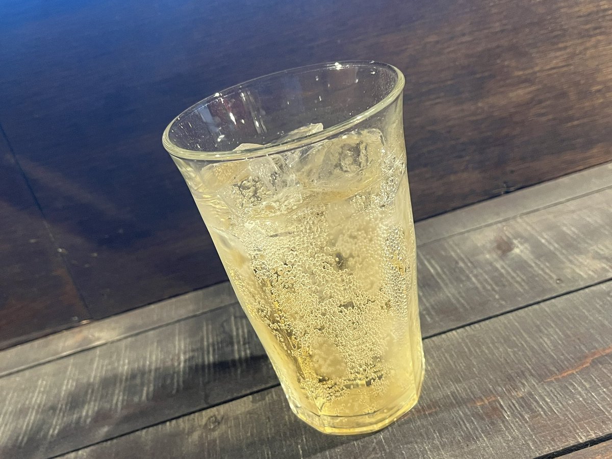 hirogotocafe's tweet photo. 26日に金城市場のすぐ近くにオープンした「HURRY BUNNY SAND」でテイクアウトしてから、ほぼお隣さんの「コーヒームテ」に寄る。 https://t.co/TB75YMXZS6