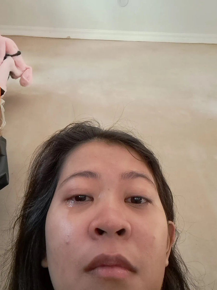 Ibupkkcerewet's tweet photo. Nangis perkara di fitnah anak sendiri 😭
Pagi pagi di tanya mau bekel apa, katanya mau bawa gummy aja 2.
Yaudah gua turutin.
Pas di sekolah gua jemput, kata guru nya dia nangis lama karna minta jajanan kaya tmn nya 😭
Gatau dia blg apa ke guru nya, inti nya si guru berpesan sama gua kalo besok bolehin anak gua bawa jajanan 1 😭
BADJINGANNN TIAP HARI BANTING TULANG SEMUANYA GUA TURUTIN, BISA BISA NYA DI FITNAH ANAK SENDIRI 😭￼

Btw anak gua umur 4,3 thn yaa.
Sekolahnya cuma 2 jam, jdi ga pernah bawa bekel yg berat" karna di rmh udh sarapan.￼

cc : mamamamimuda