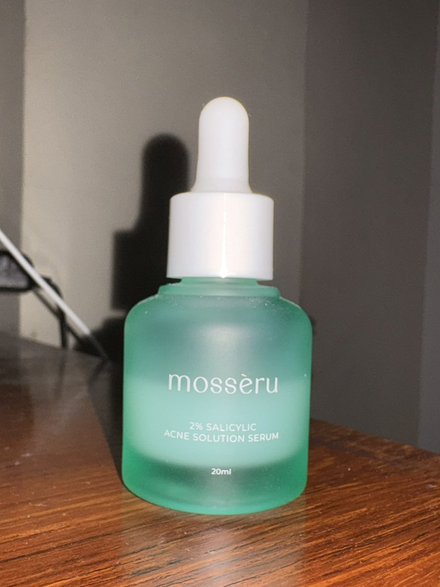 bellaleaaa's tweet photo. WTS want to sell
mosseru salicylic acid acne solution seru 25k 
isinya bisa diliat di fotonya ya

#zonauang #mosseru https://t.co/HUrV6t679a