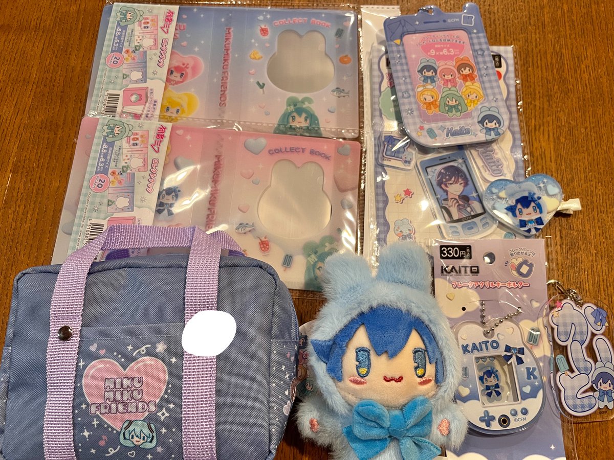 yu64ri's tweet photo. 戦利品
トレーディングはキーホルダーとヘアピンしか買わなかったけどドンピシャで当てて嬉しい☺️
ぬいは複数買ったよね🎀 https://t.co/ZdFesNFbeu