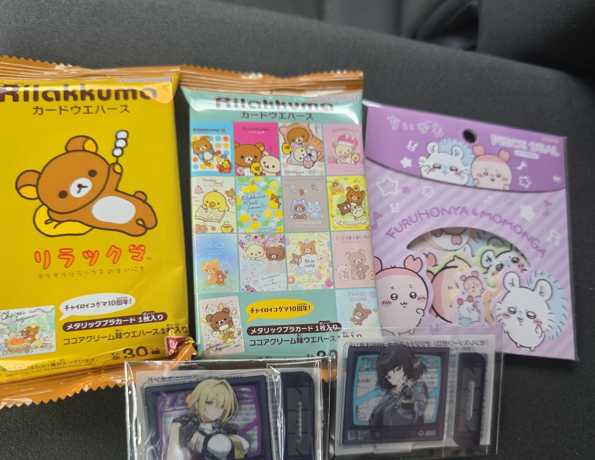 shirone_02's tweet photo. 先輩におすすめされた可愛いモモンガ ゲット
ついでにココアウエハースとジェーン、イヴリン✌️ https://t.co/H8okDp0BGE