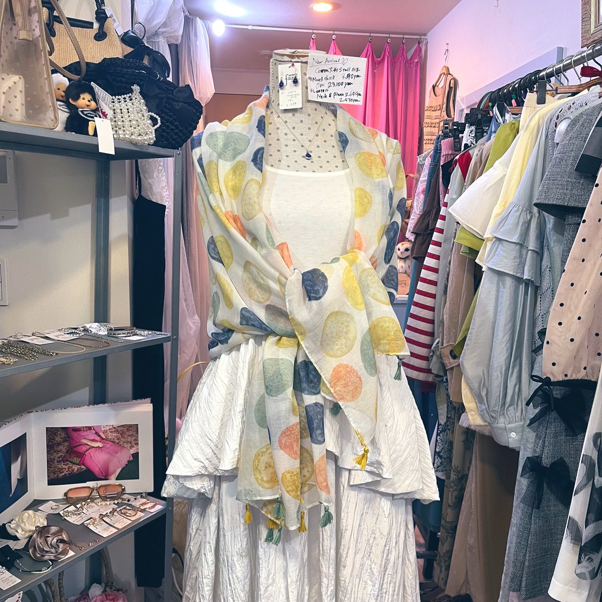 mischievousfff's tweet photo. 本日営業日です🧚
今日のディスプレイは水玉模様の大判ストールを羽織って、涼しげうるおいコーディネートです🧚
次の営業日は明日です🧚

#mischievousfairy
#亀有
#セレクトショップ
#大判ストール
#涼しげコーディネート

https://t.co/xFOQMLfxZE https://t.co/wMhk7gHUF5