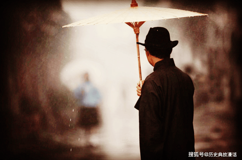 ArthurSugeln2's tweet photo. A stranger handed me an extra umbrella and said "you look like you need this more than me" when I was caught in sudden rain. Small kindness that turned my whole day around. https://t.co/VdGE0w8LFB