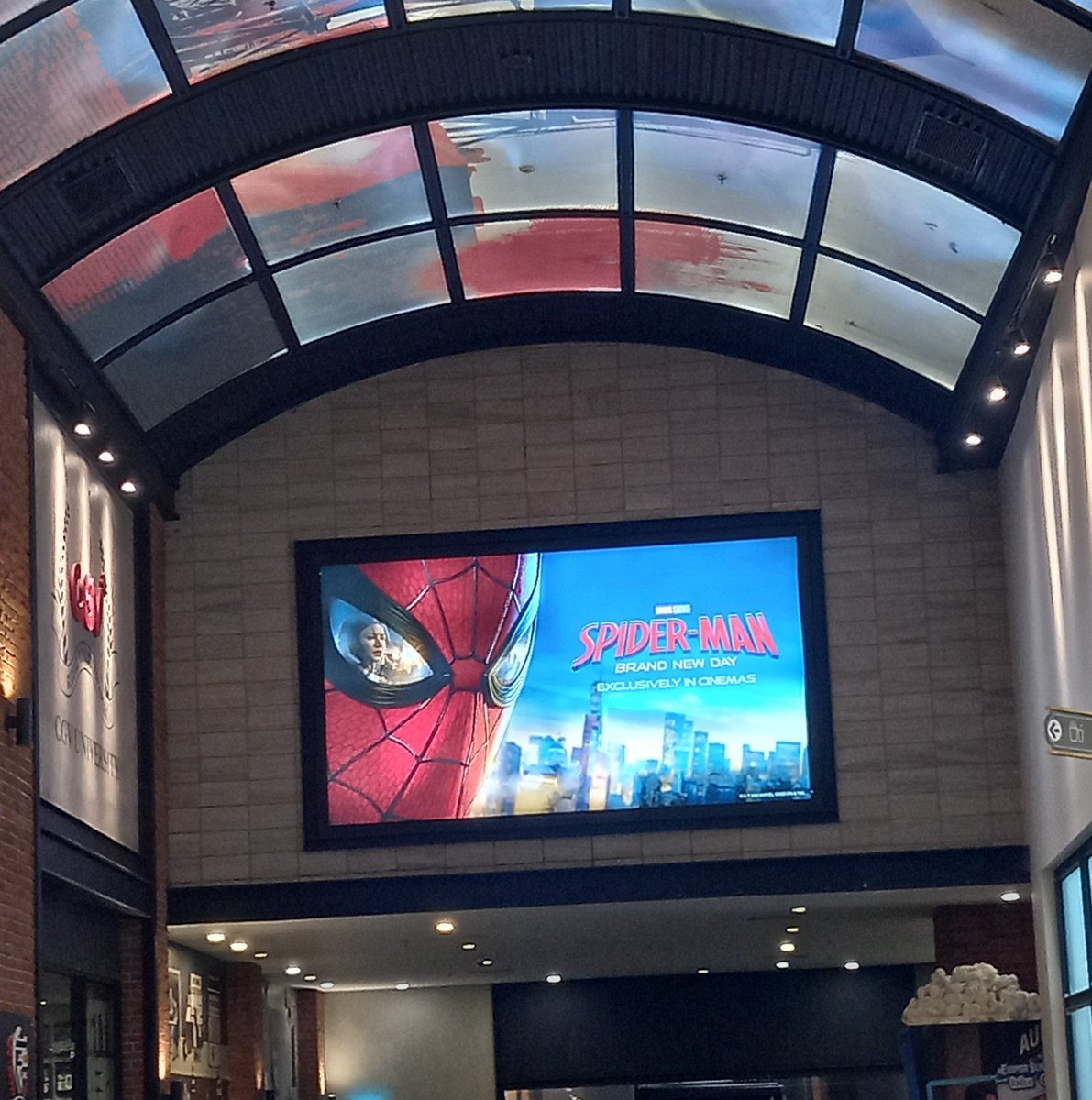 Shzrim's tweet photo. Enjoyed it very muchh, nonton di screenx worth it bgt bgttt.

*Pic 2 taken during credit scenes https://t.co/qw34GlKwE4
