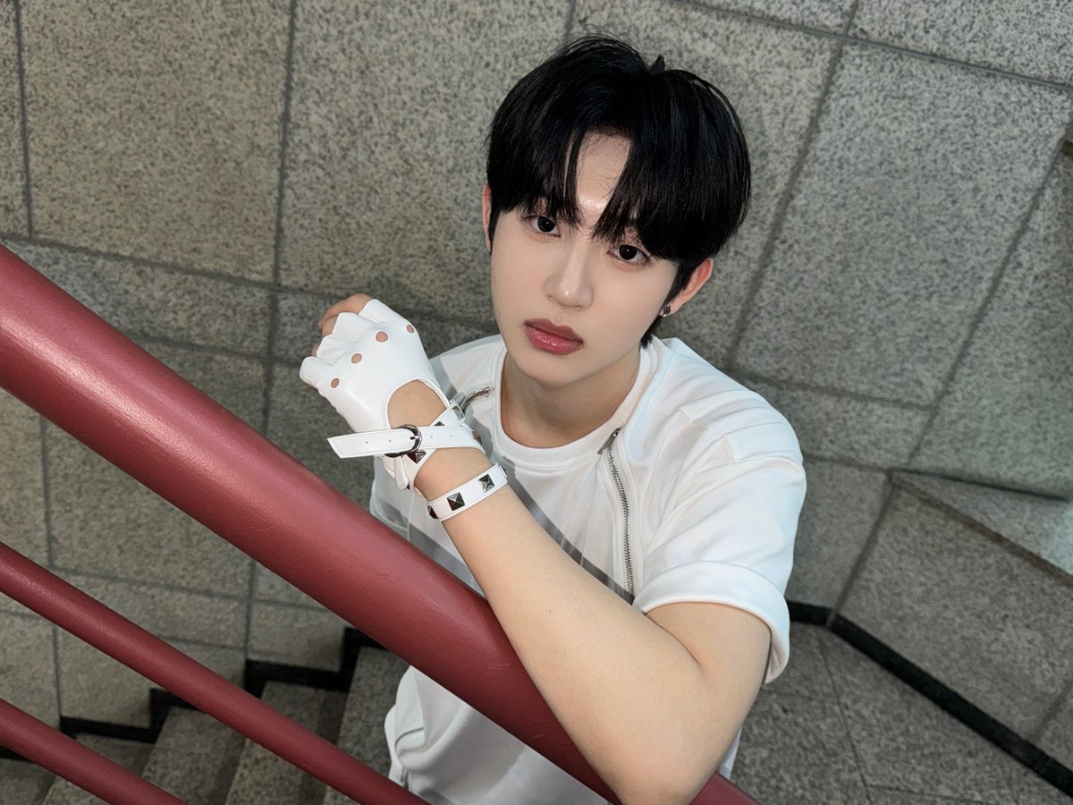 idntt_cosmo's tweet photo. 하얀사람

#idntt #아이덴티티
#yesweare #한예준 #hanyejoon https://t.co/Vw0GjAupJp